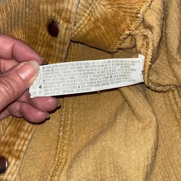 Corduroy Mini Skirt (Forever 21) Snap up front Winter closet staple ❤️ - Picture 4 of 4